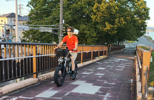 歩道橋(スロープ)でキックウェイの走行テスト